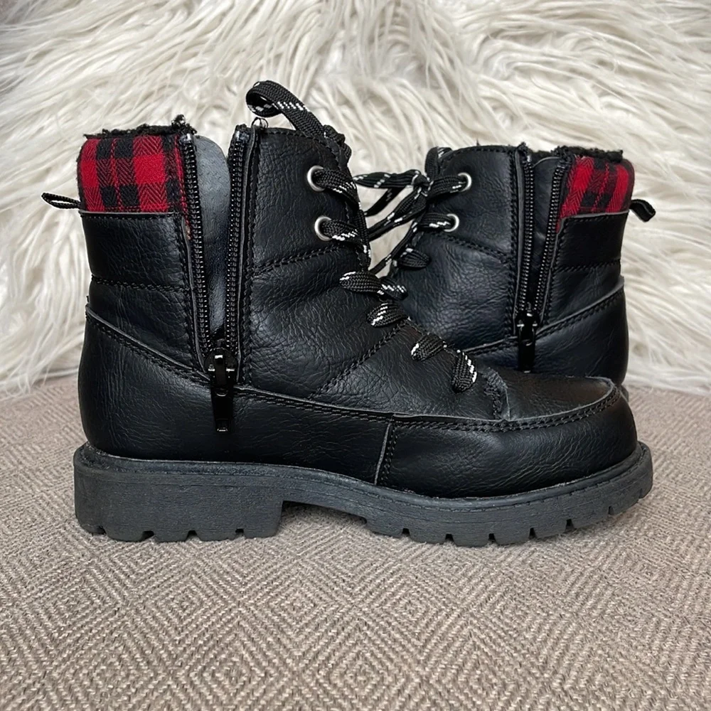 Carters Boots‎